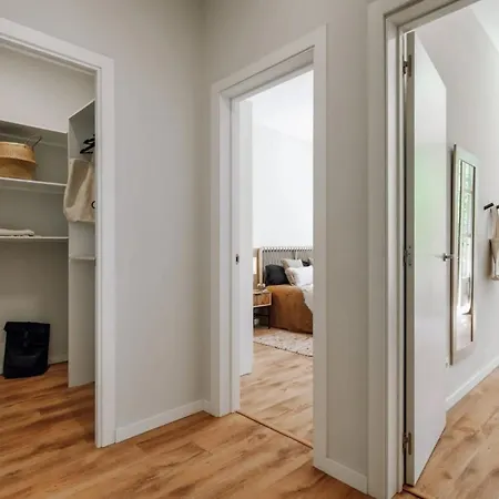 Tres Unique Spacious Avec Wifi *