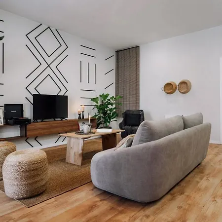 Tres Unique Spacious Avec Wifi